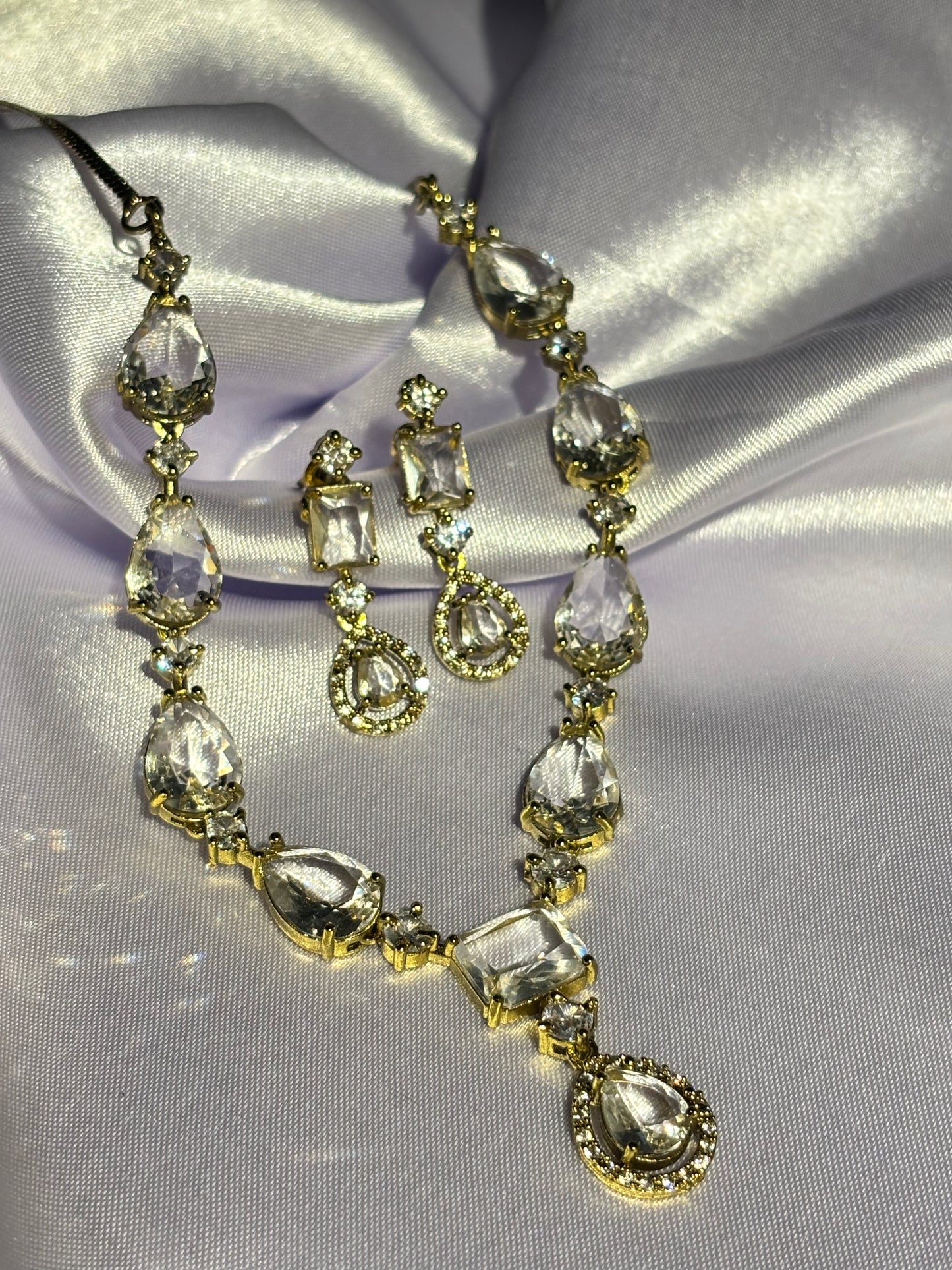 The Maya Avani Pear Teardrop Choker & Earring Set Gold