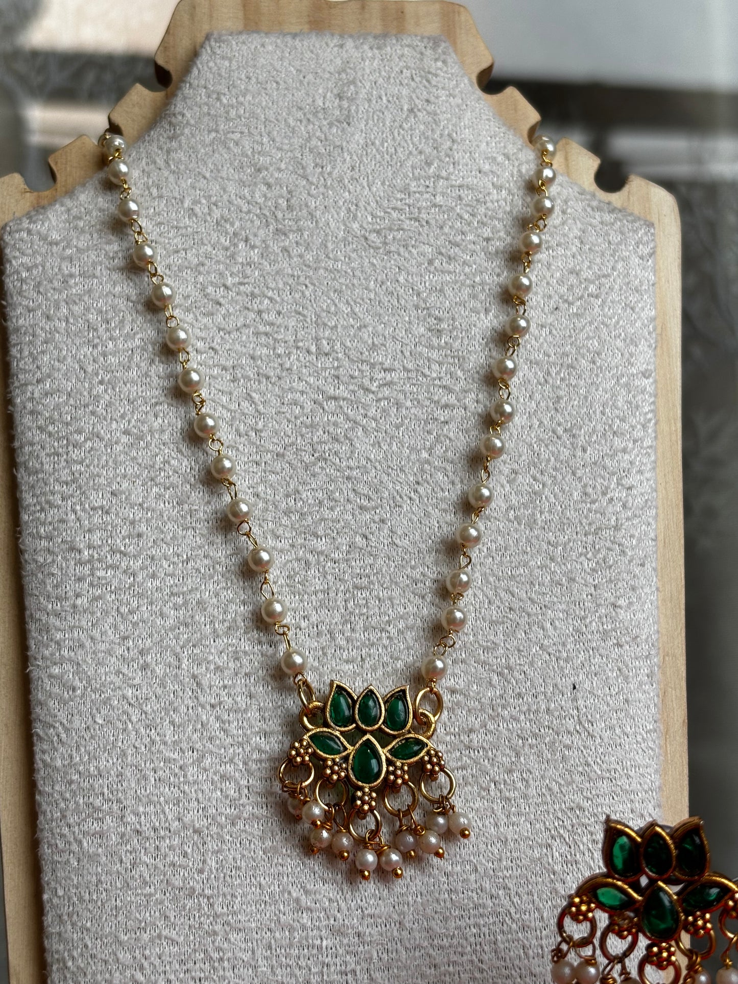 Maya Green Pearl Choker