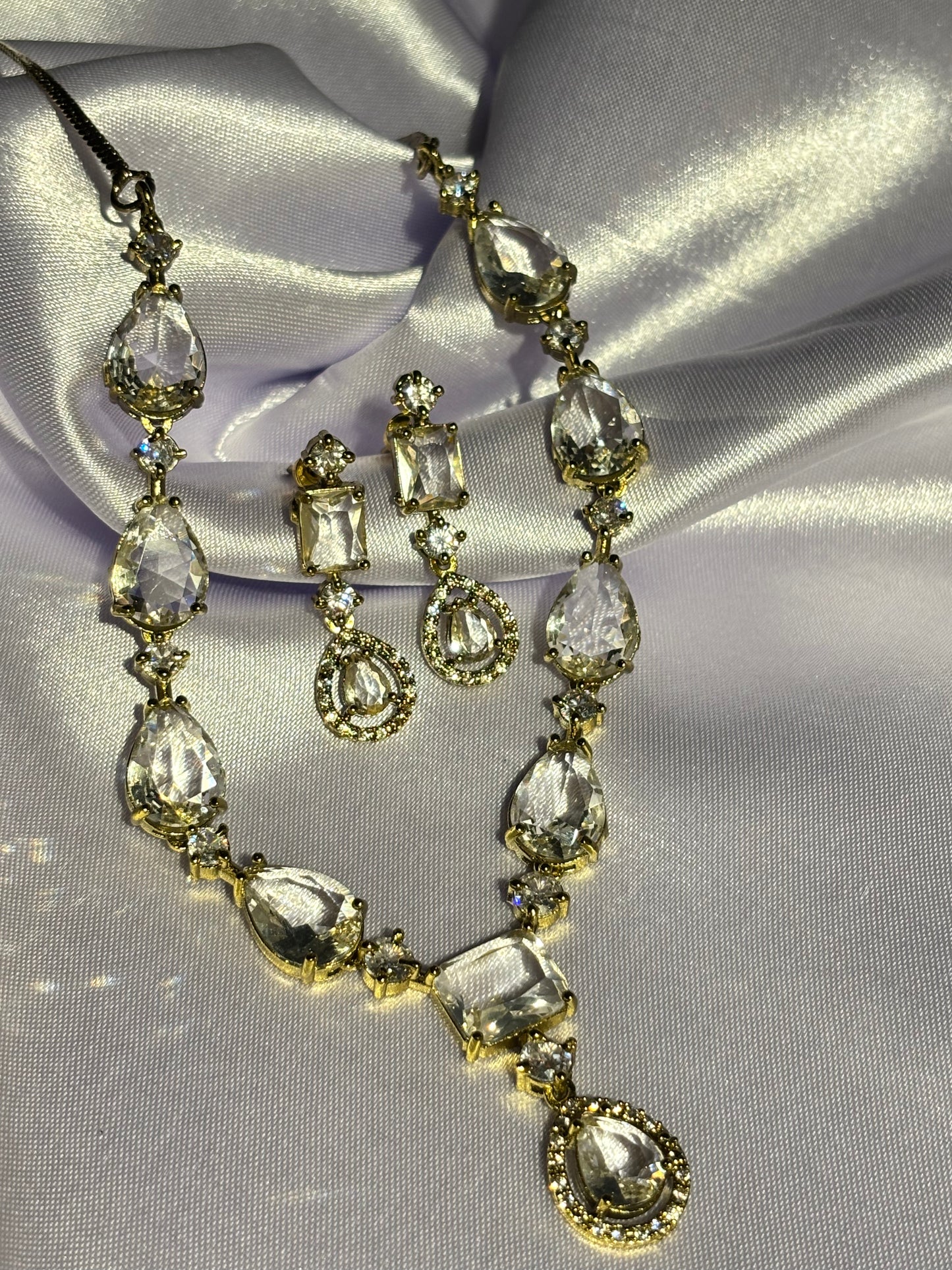 The Maya Avani Pear Teardrop Choker & Earring Set Gold
