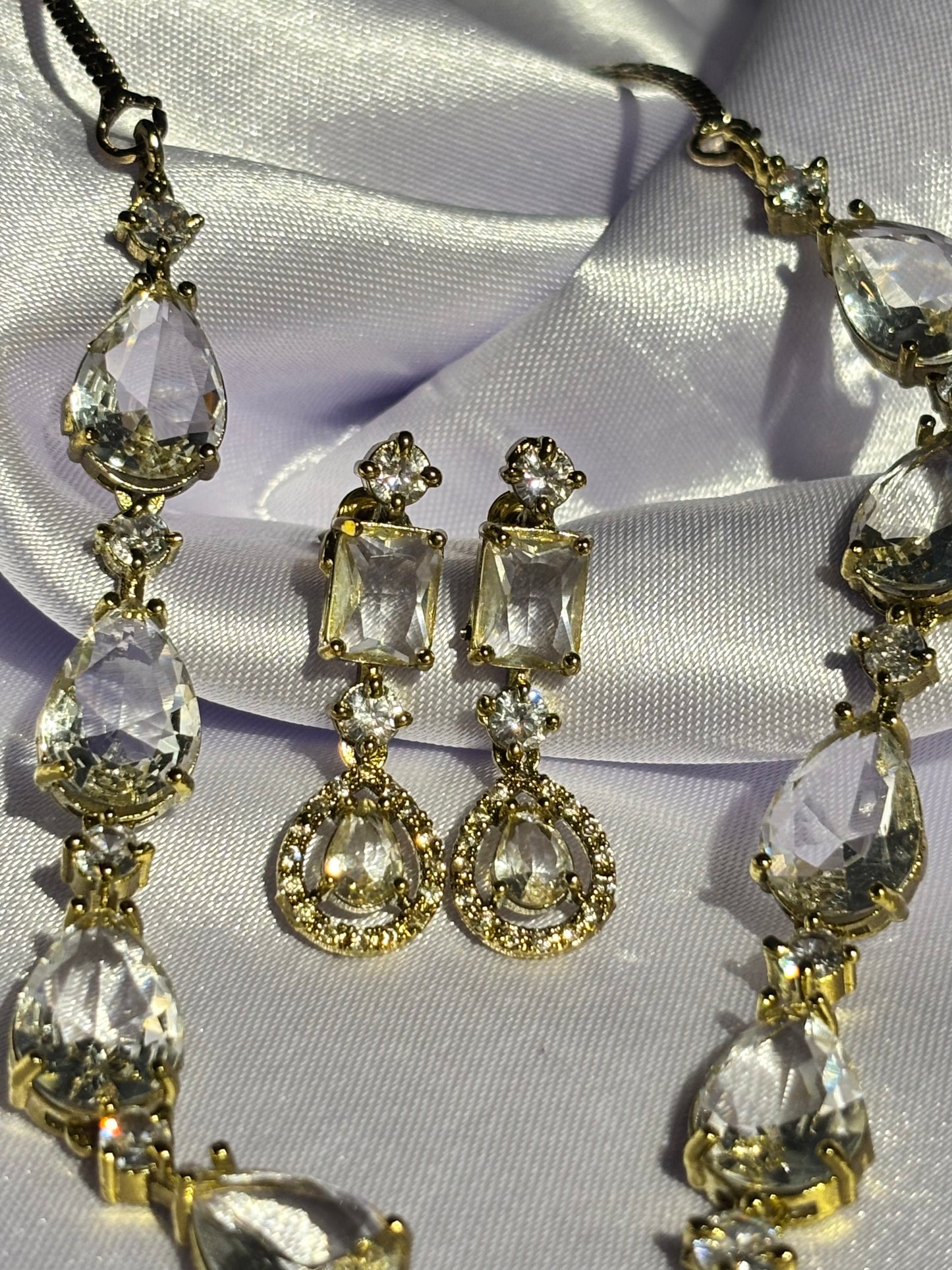 The Maya Avani Pear Teardrop Choker & Earring Set Gold