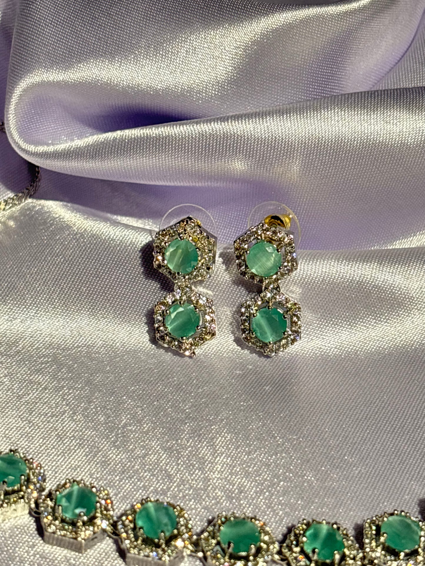The Maya Zuri Hexagonal Halo Choker & Earring Set Mint Green