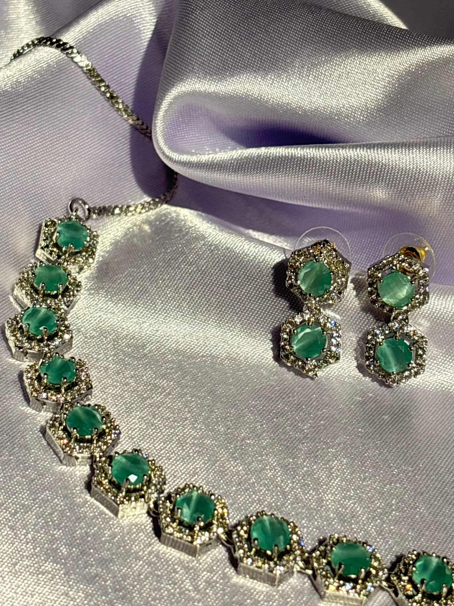 The Maya Zuri Hexagonal Halo Choker & Earring Set Mint Green