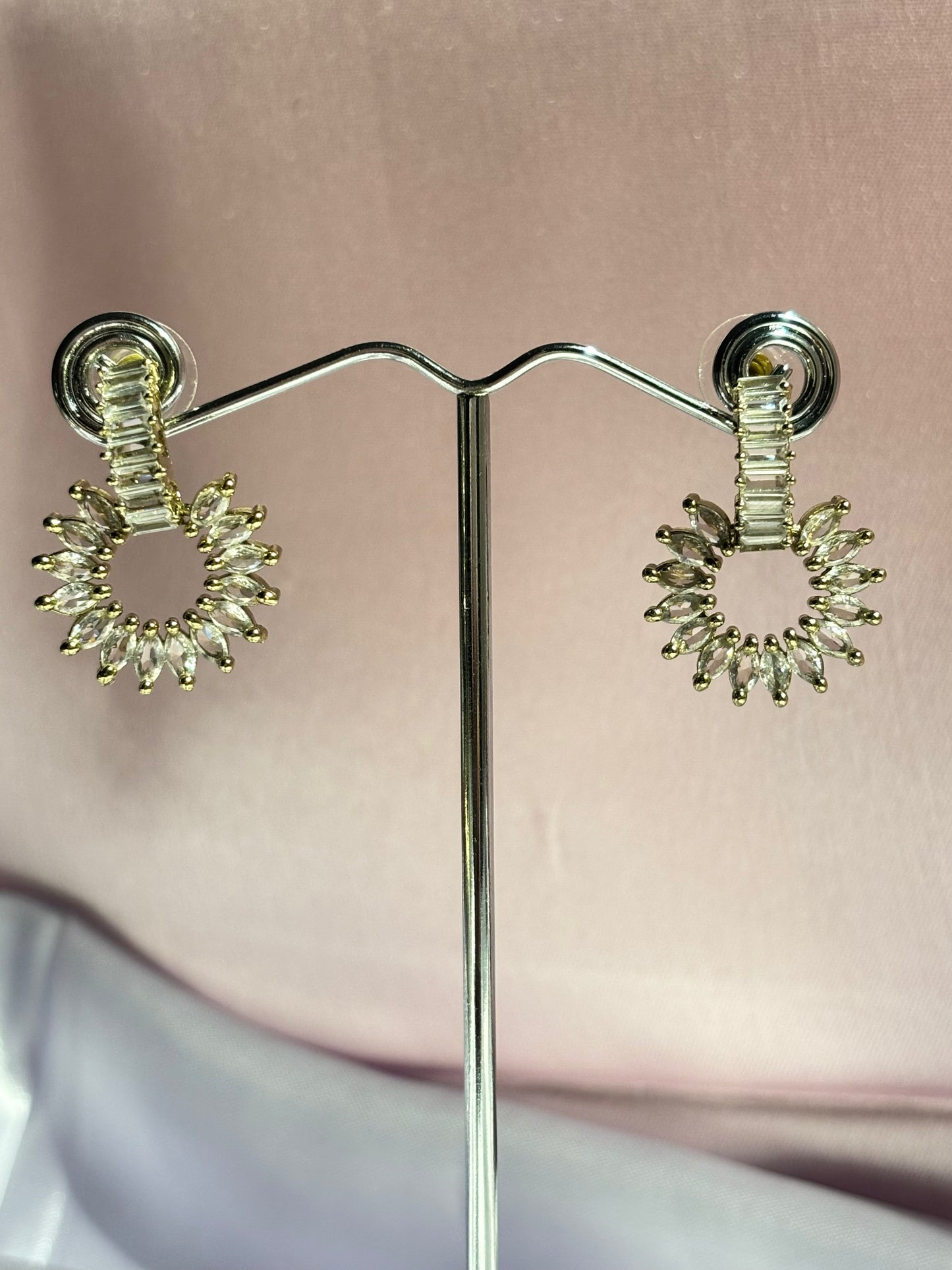 The Maya Zara Cubic Zirconia Sunburst Hoops (golden)