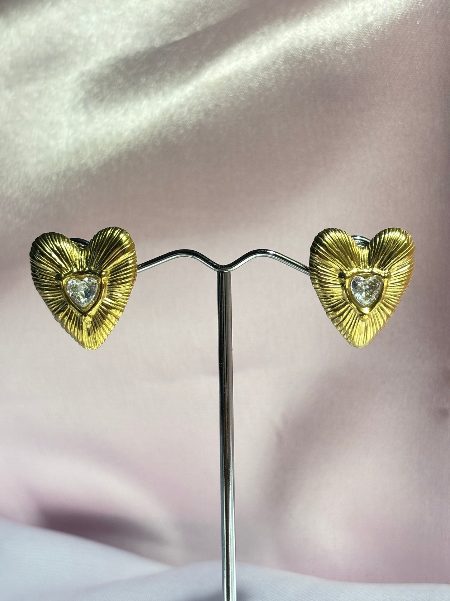 The Maya Vintage Ribbed Heart Studs