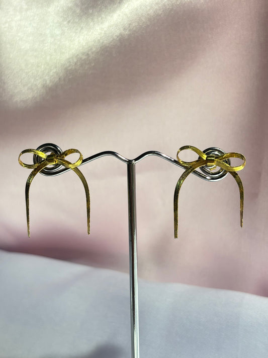 THE MAYA LIQUID DRAPED RIBBON STUDS