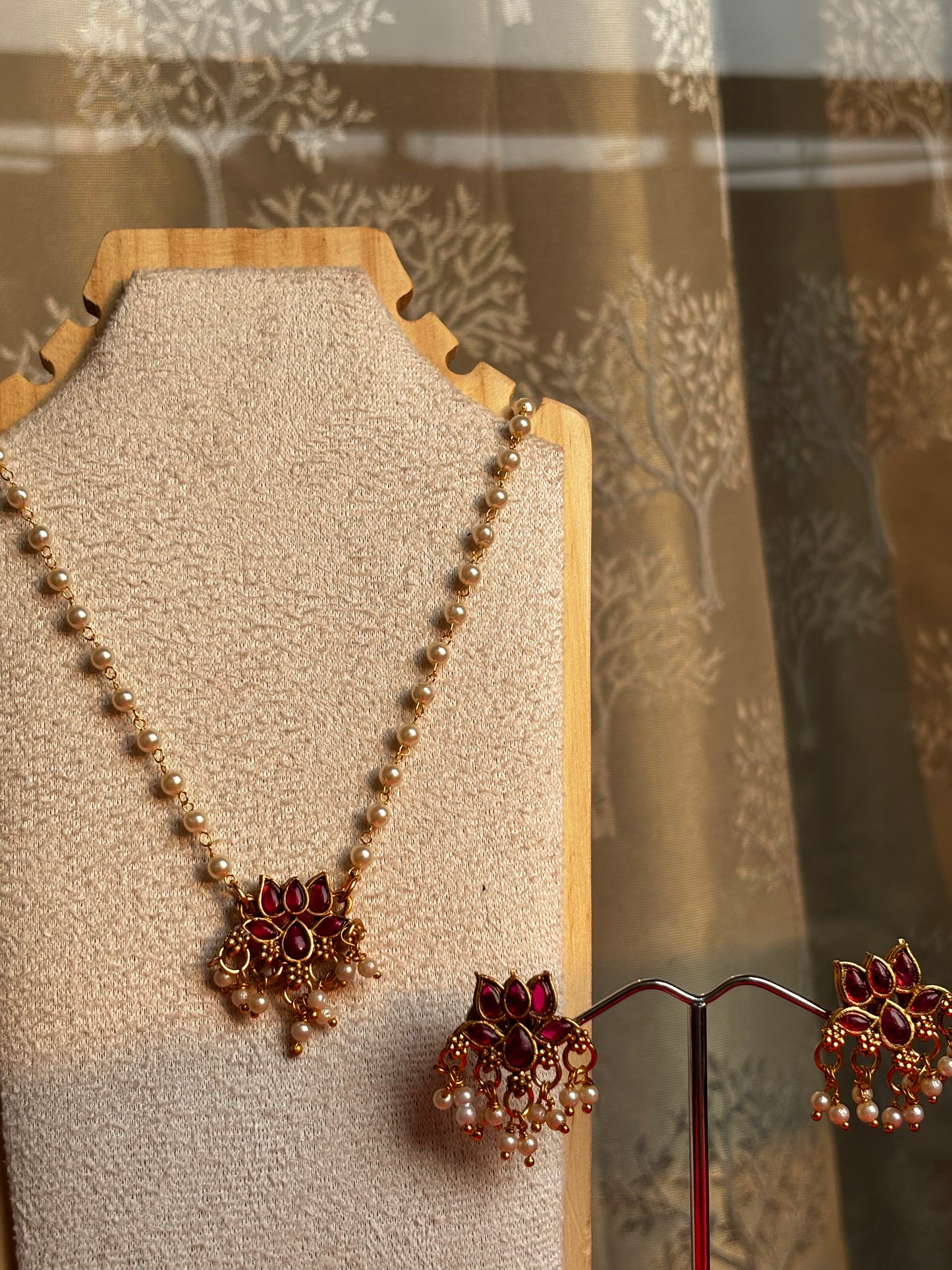 Maya Pink Pearl Choker